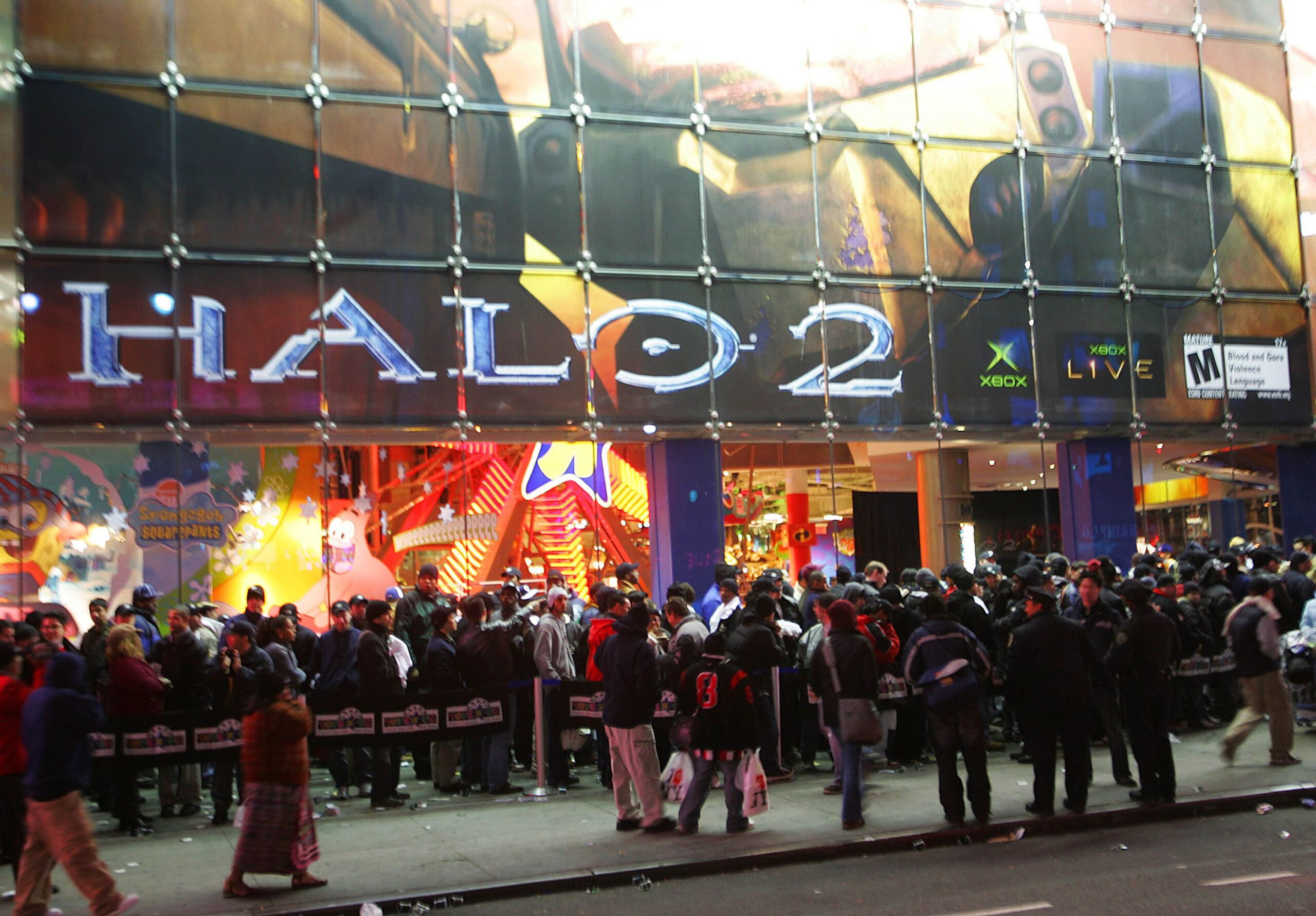 Fans-of-the-game-Halo-2-stand-in-line-before-midnight-at-the-Toys-%E2%80%98R-Us-store-in-Times-Square-November-8-2004-in-New-York-City-scaled.jpg