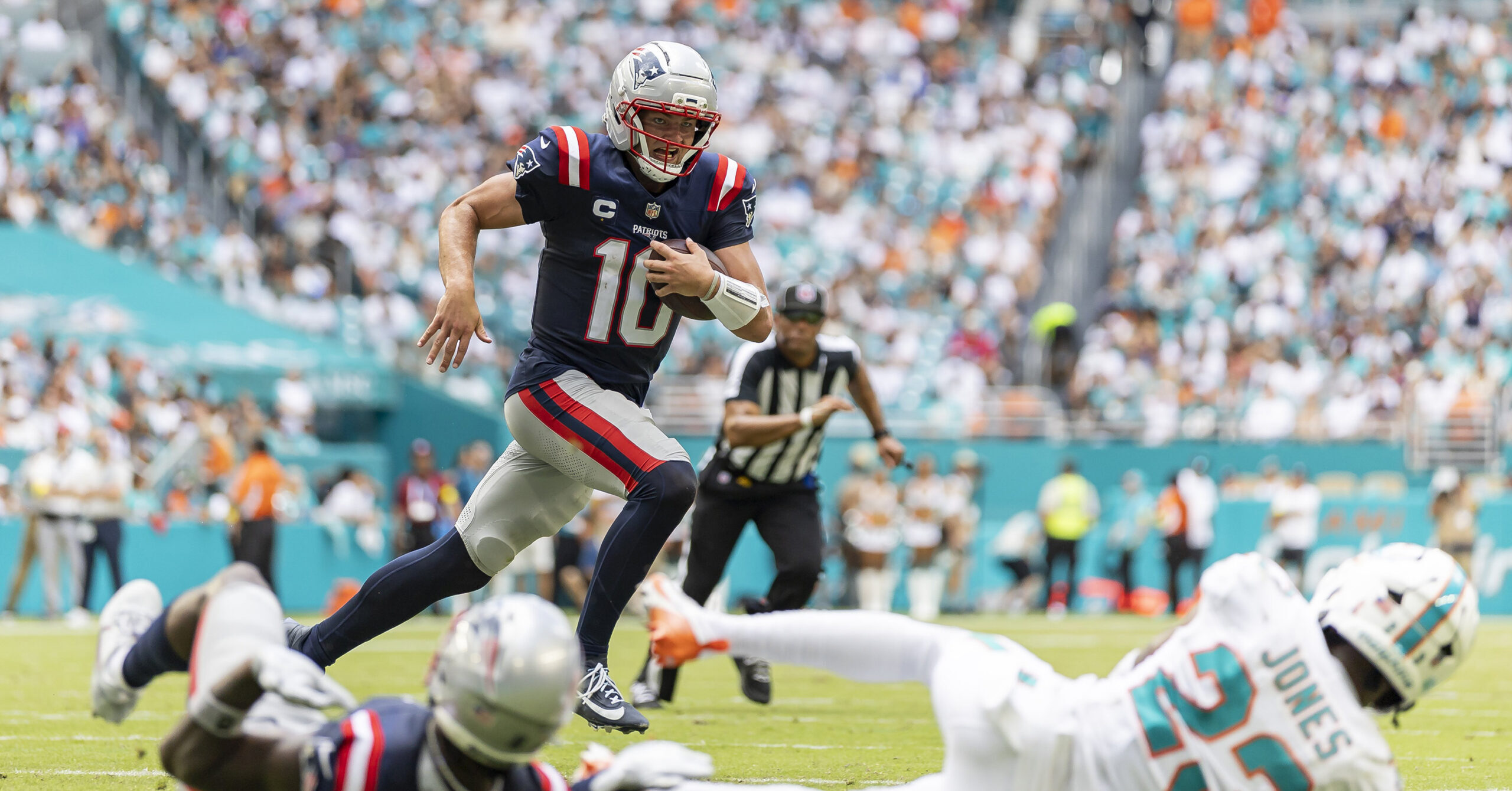 Drake Maye and the Pats Win in Miami, With James White. Plus, the Sox Avoid a Sweep.
